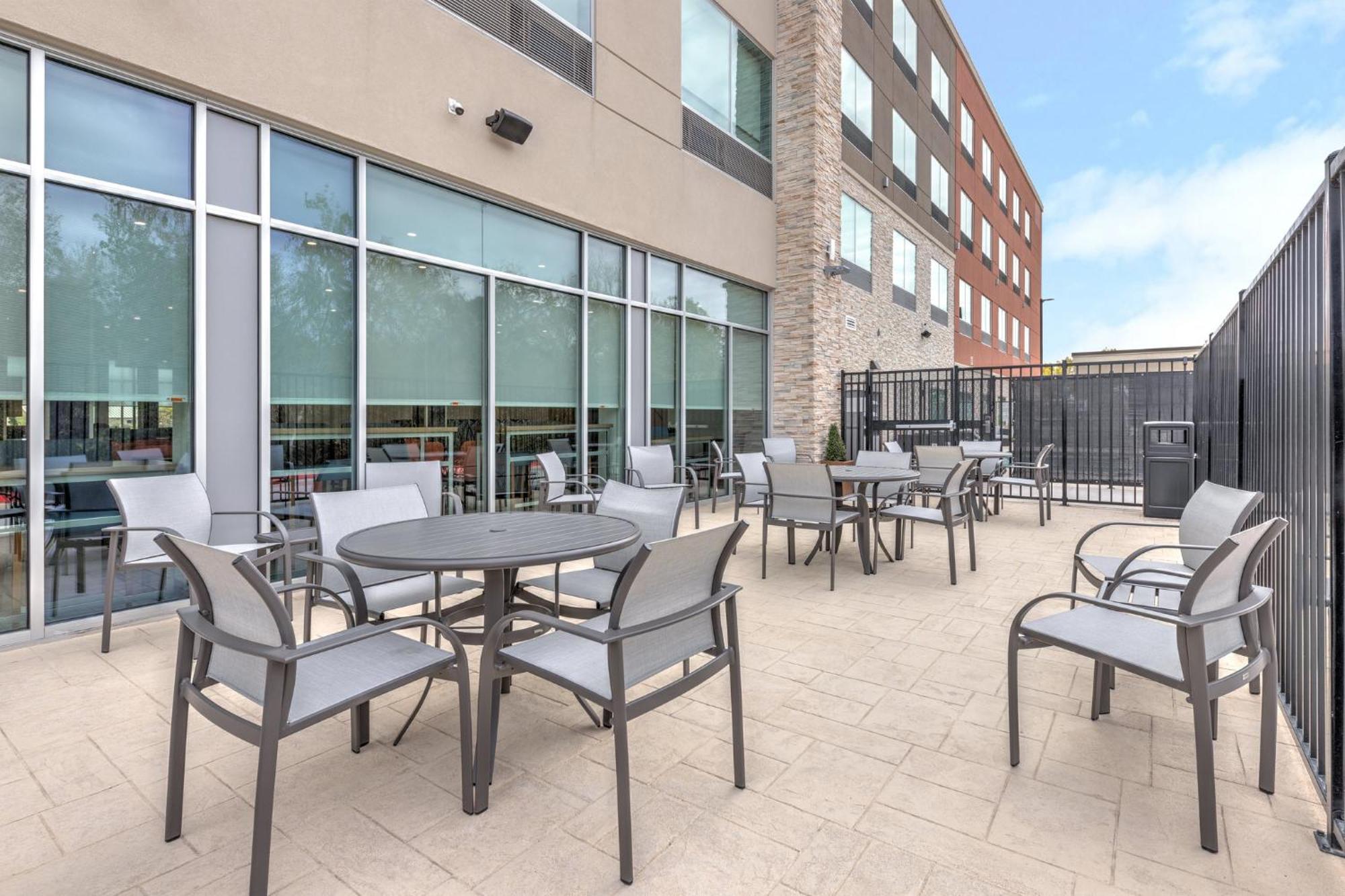 Holiday Inn Express & Suites Austin Airport East By Ihg Exterior foto