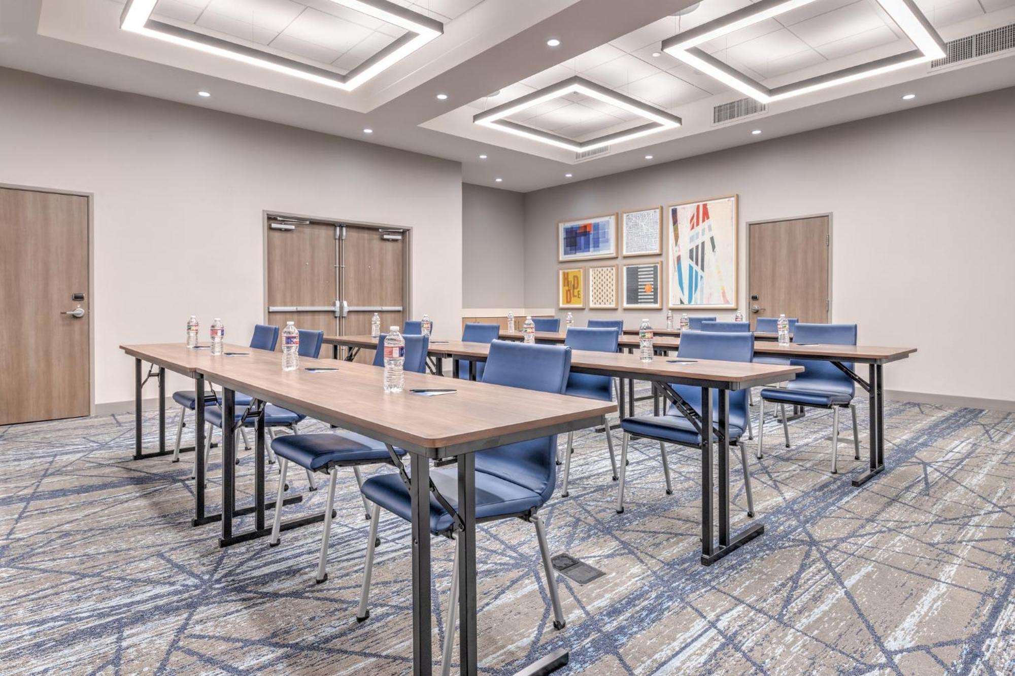 Holiday Inn Express & Suites Austin Airport East By Ihg Exterior foto