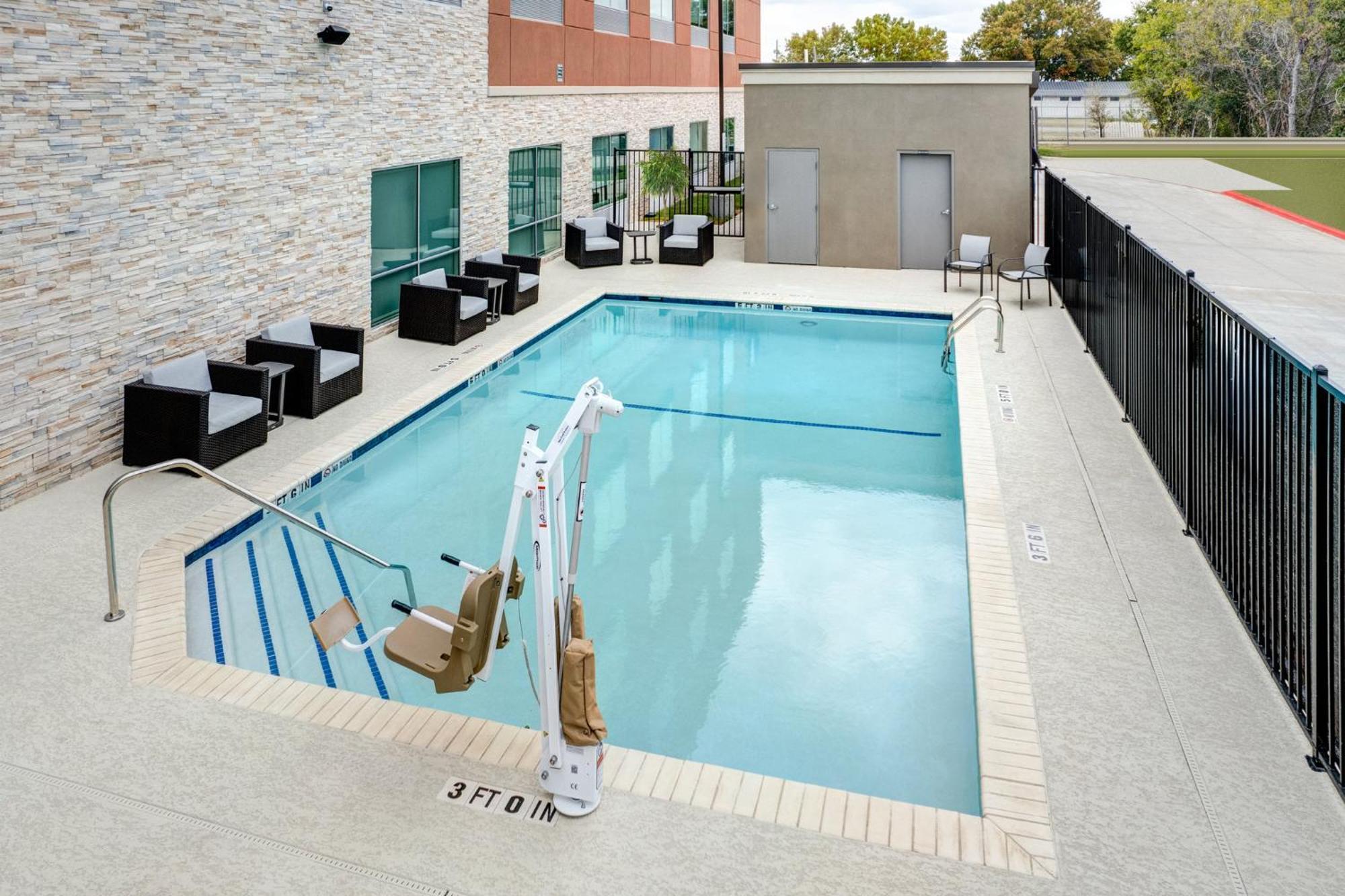Holiday Inn Express & Suites Austin Airport East By Ihg Exterior foto
