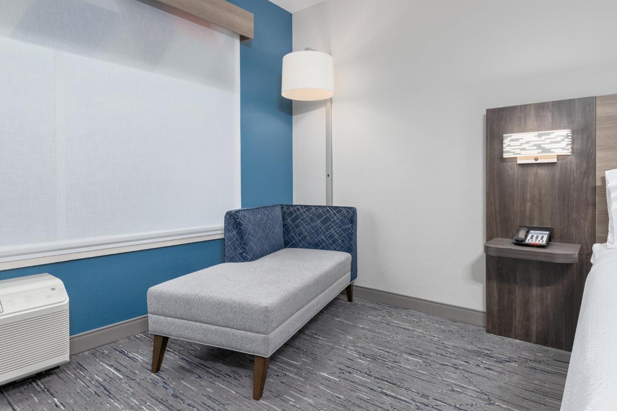 Holiday Inn Express & Suites Austin Airport East By Ihg Exterior foto