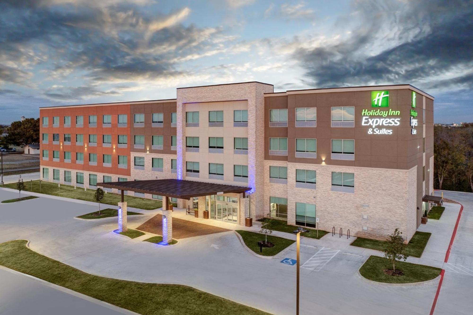 Holiday Inn Express & Suites Austin Airport East By Ihg Exterior foto